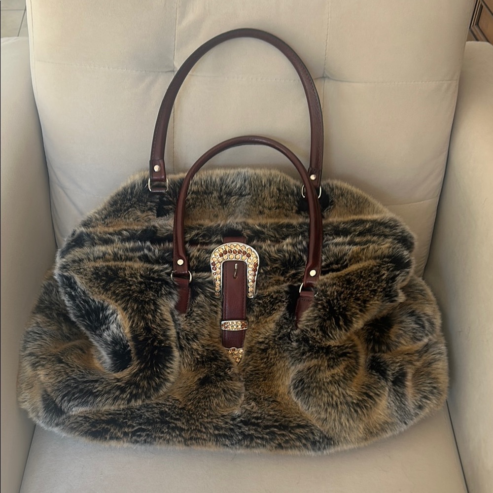 Luxurious Faux Fur Handbag with Brown Accents - Picture 9 of 9